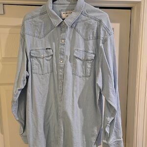 Light Blue Casual Button Down Shirt with Long Sleeves and Standard Collar